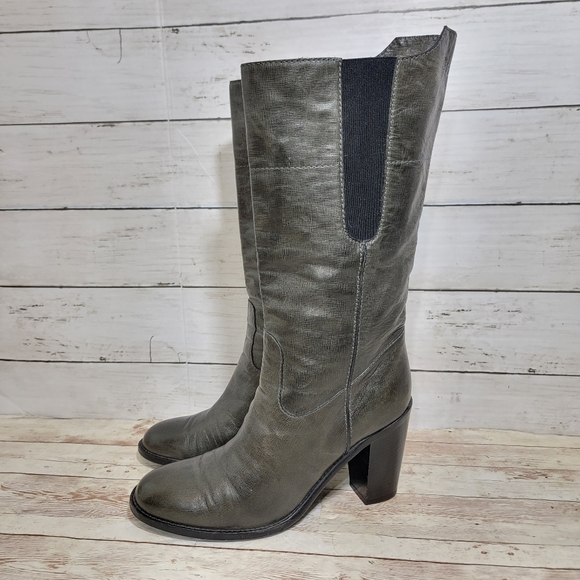 Chanel Leather Mid-Calf Boots From the Fall 2008 Collection by Karl Lagerfeld - Picture 5 of 16